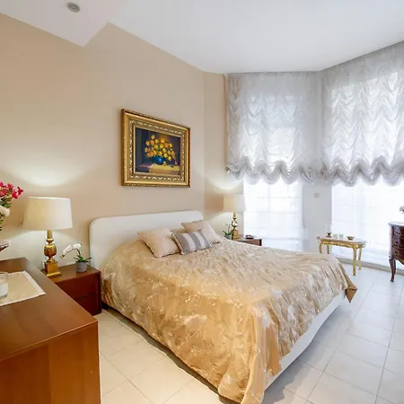 St. Julians Portomaso Marina Antique *