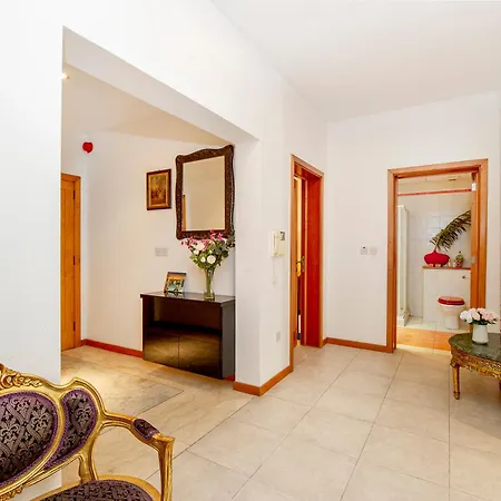Apartment St. Julians Portomaso Marina Antique