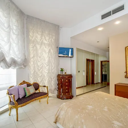 St. Julians Portomaso Marina Antique Lejlighed