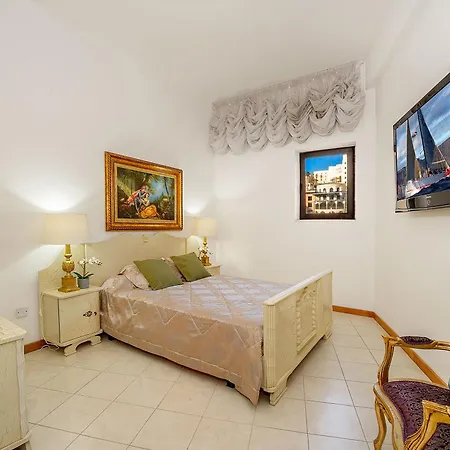 St. Julians Portomaso Marina Antique San Ġiljan