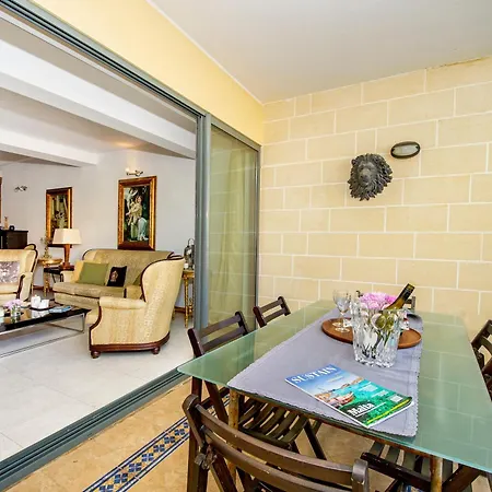 St. Julians Portomaso Marina Antique * Saint Julian's